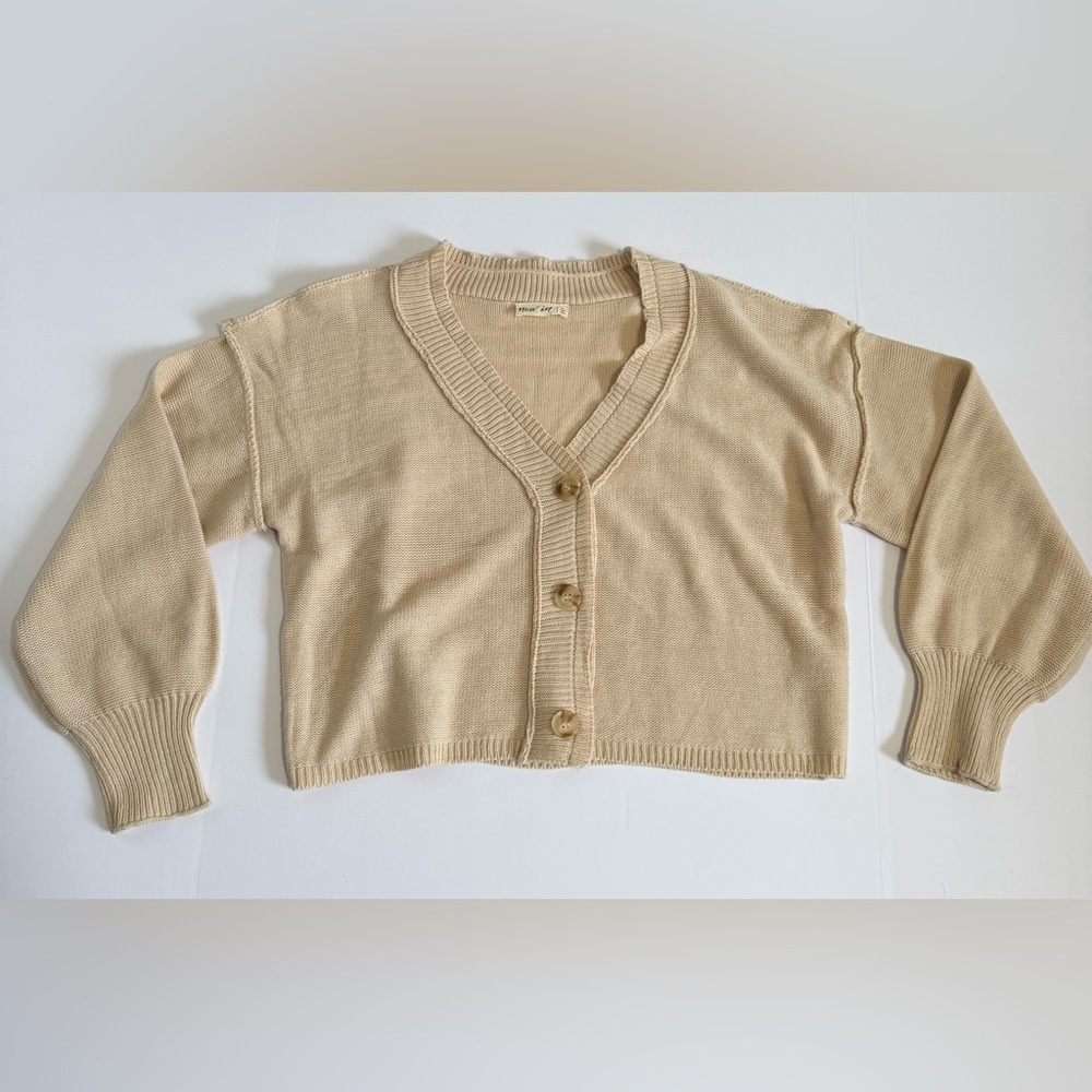 Way cute! cropped, ribbed button down cardigan size large